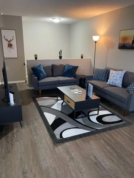 Wonderful 2-Bedroom Apartment Camrose Exterior foto
