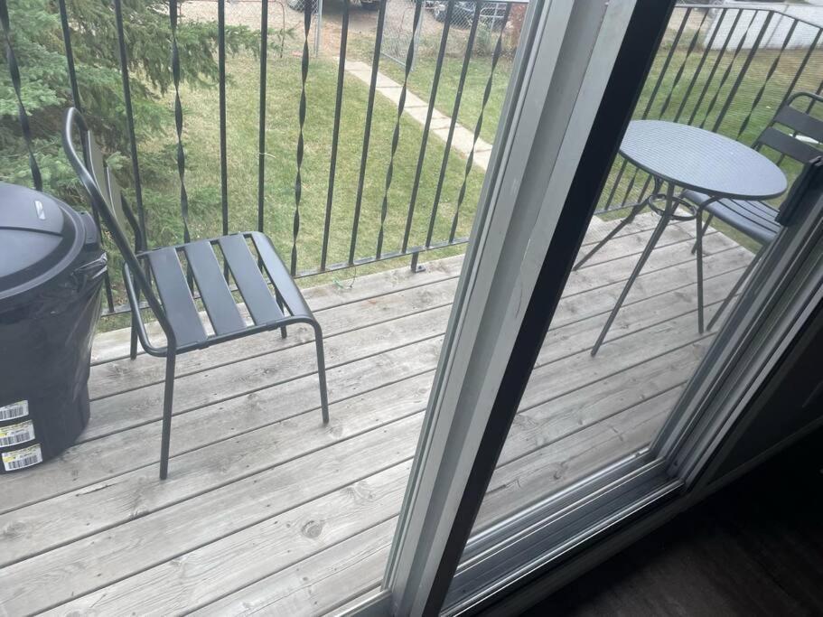 Wonderful 2-Bedroom Apartment Camrose Exterior foto