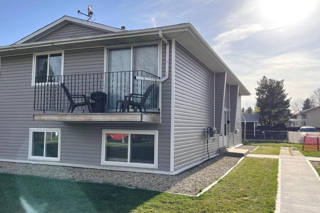 Wonderful 2-Bedroom Apartment Camrose Exterior foto