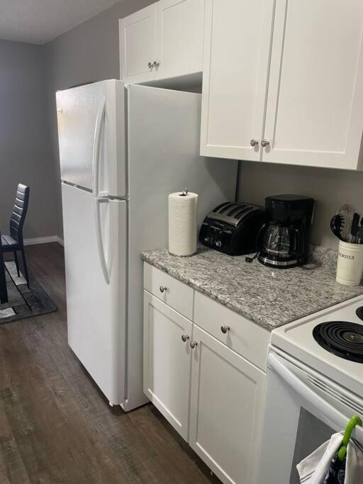 Wonderful 2-Bedroom Apartment Camrose Exterior foto